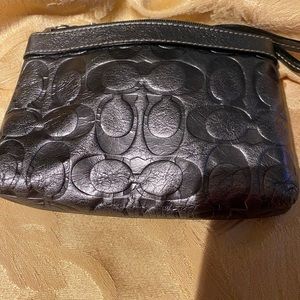 🔥Authentic coach wristlet